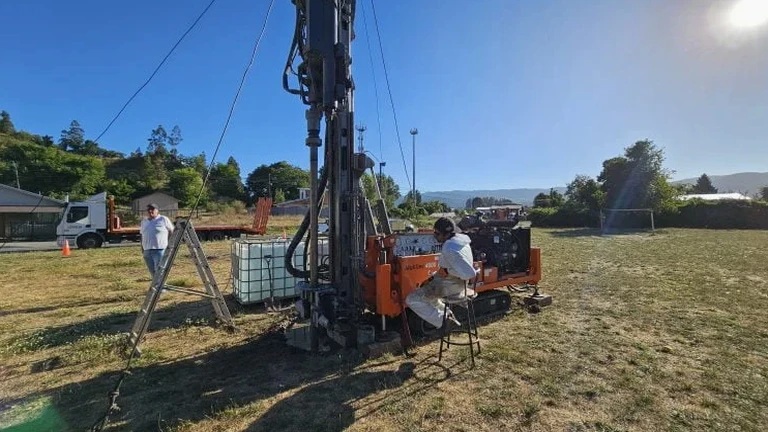 Fouille d'essai et puits d'exploration à Amiens : reconnaissance géotechnique en contexte alluvial
